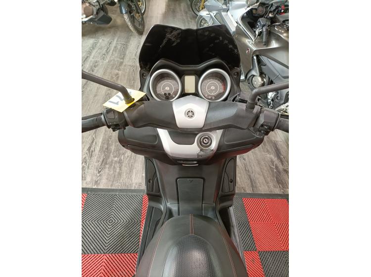 YAMAHA X-MAX 125