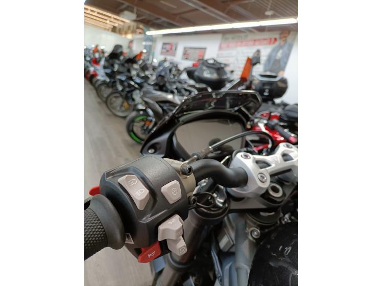 TRIUMPH STREET TRIPLE 765 RS